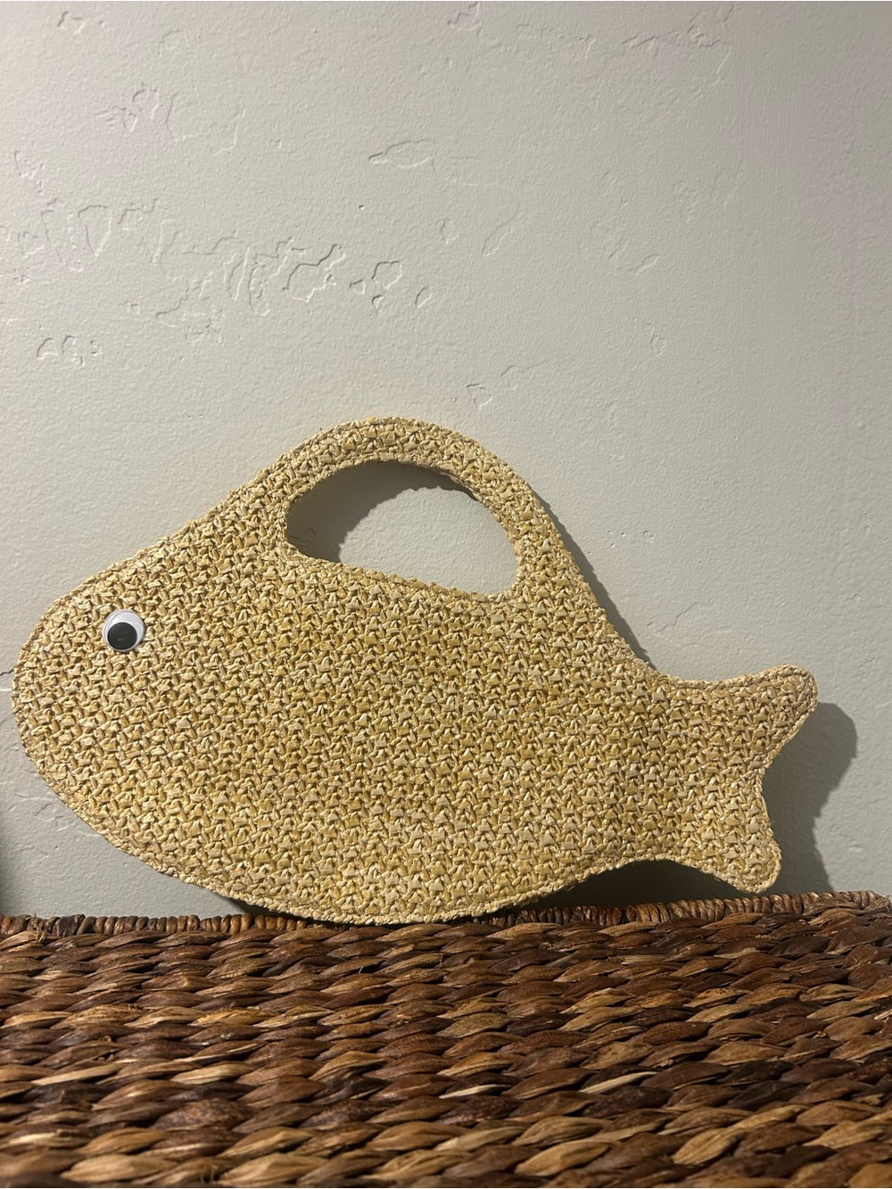 Source Unknown Straw Fish-Shaped Clutch - Natural Beige